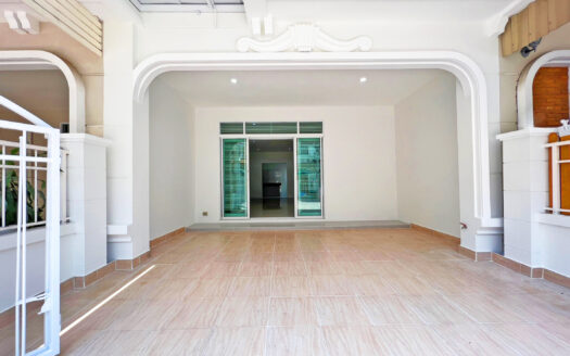 หมู่บ้าน ปริญลักษณ์ ไลท์ พระราม 5