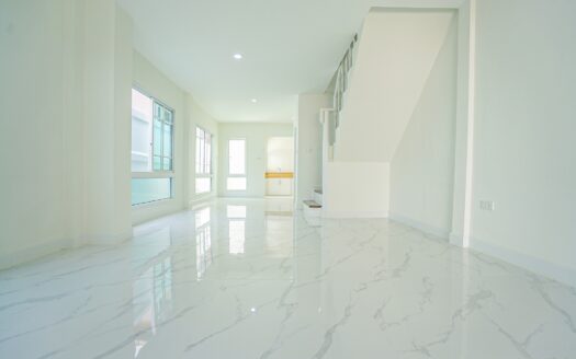 หมู่บ้าน ปาริฉัตร