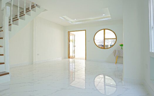 หมู่บ้าน ปาริฉัตร