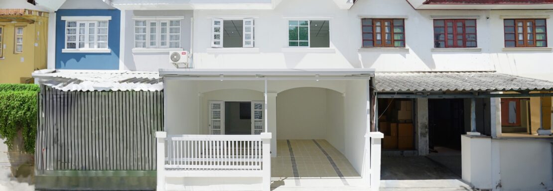 หมู่บ้าน ศรีทับทิม (ซอยสุขาประชาสรรค์ 3)