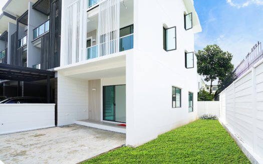 หมู่บ้านทาวน์อเวนิวส์ เมิร์จ รัตนาธิเบศร์