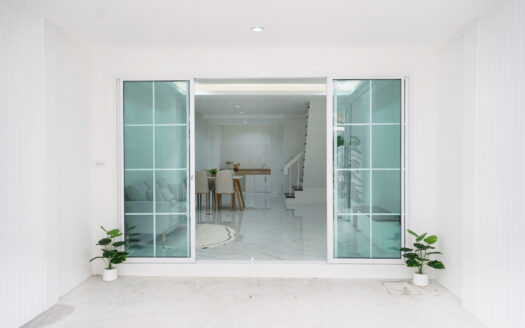 หมู่บ้าน บก.ทหารสูงสุด