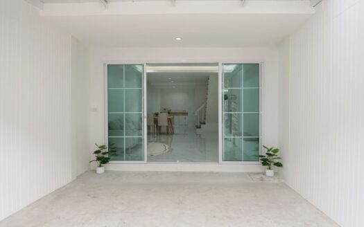 หมู่บ้าน บก.ทหารสูงสุด